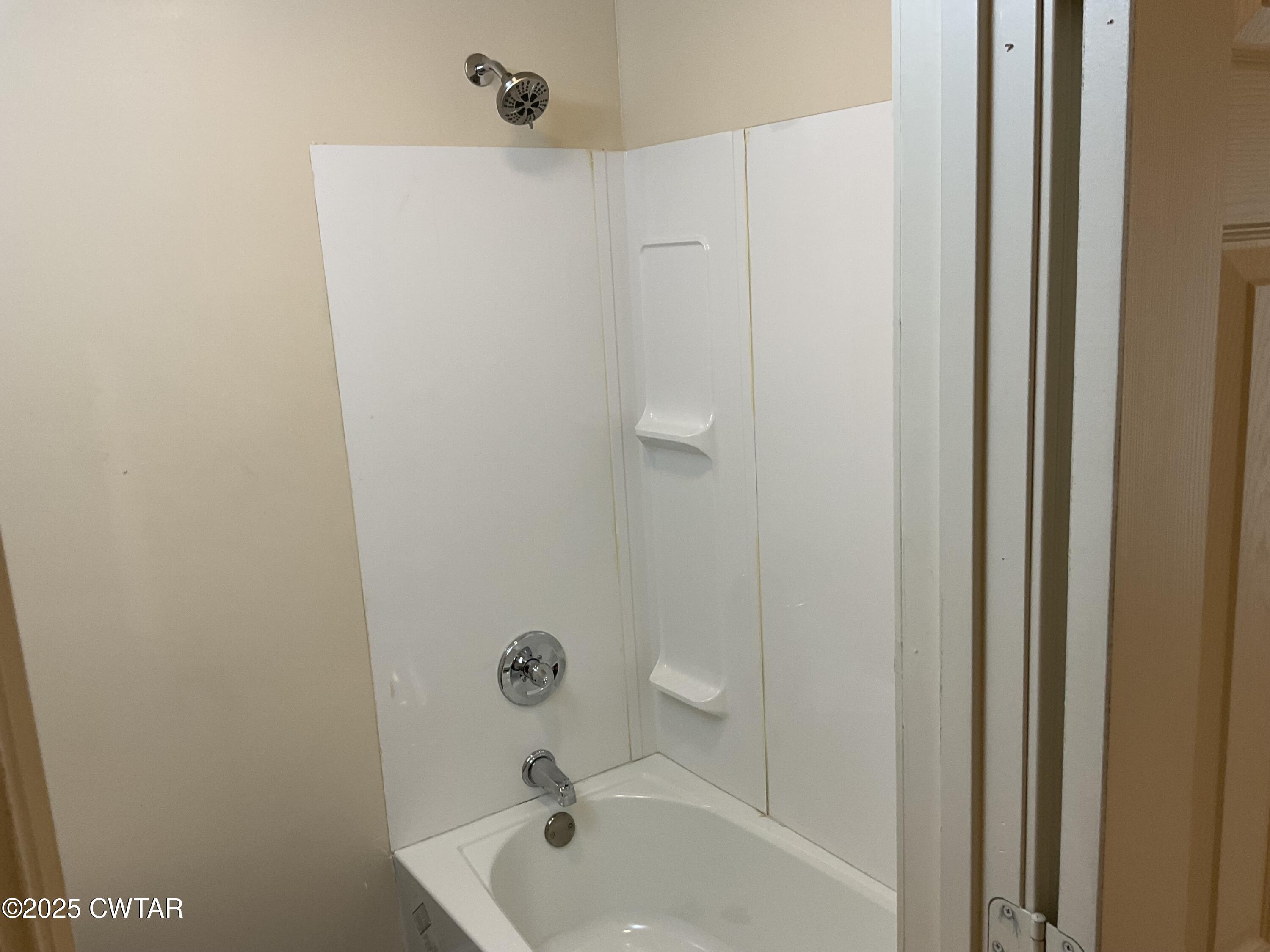 124 Muse Street Jackson, TN 38301 - Photo 8 of 14 a bathroom with a tub and shower