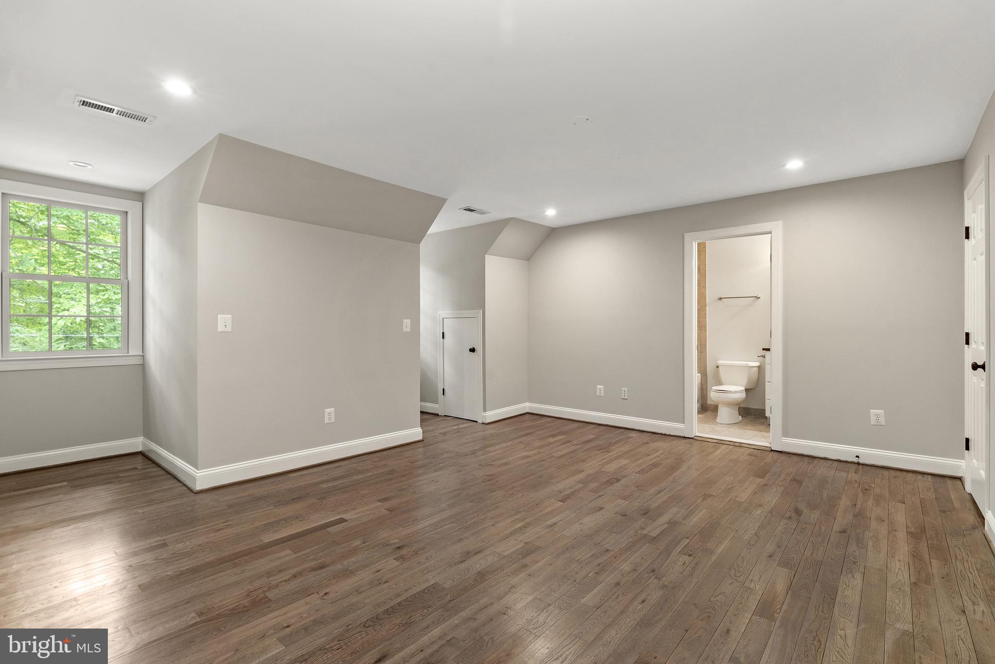 7323 Arrowood Road Bethesda, MD 20817 - Photo 37 of 64 #2 en suite Bedroom