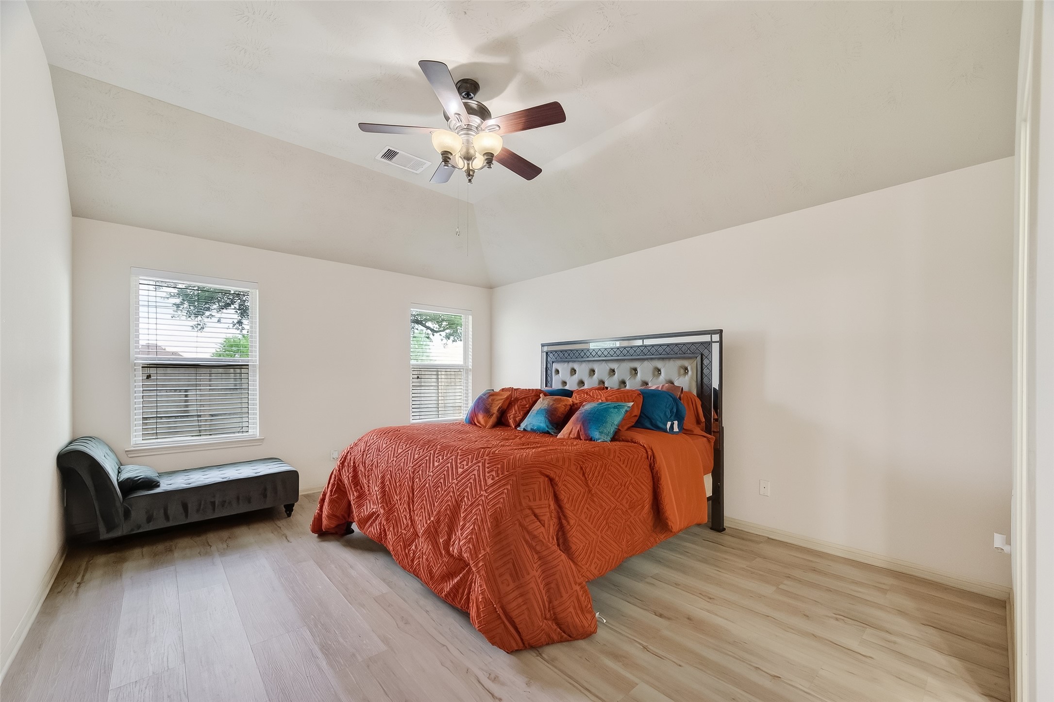 13415 Star Creek Lane Rosharon, TX 77583 - Photo 19 of 46 a bedroom with a bed and a window