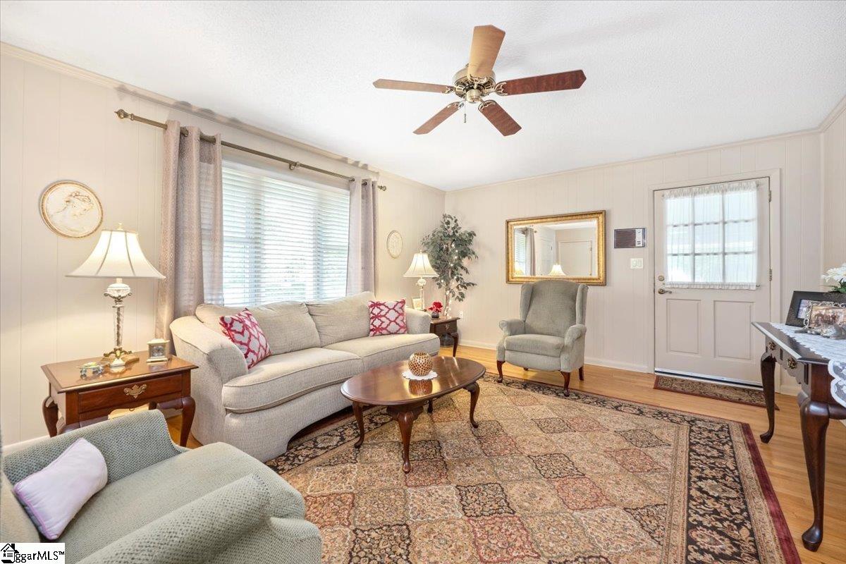 302 Ridgewood Street Easley, SC 29642 - Photo 5 of 36 Gallery Image 5
