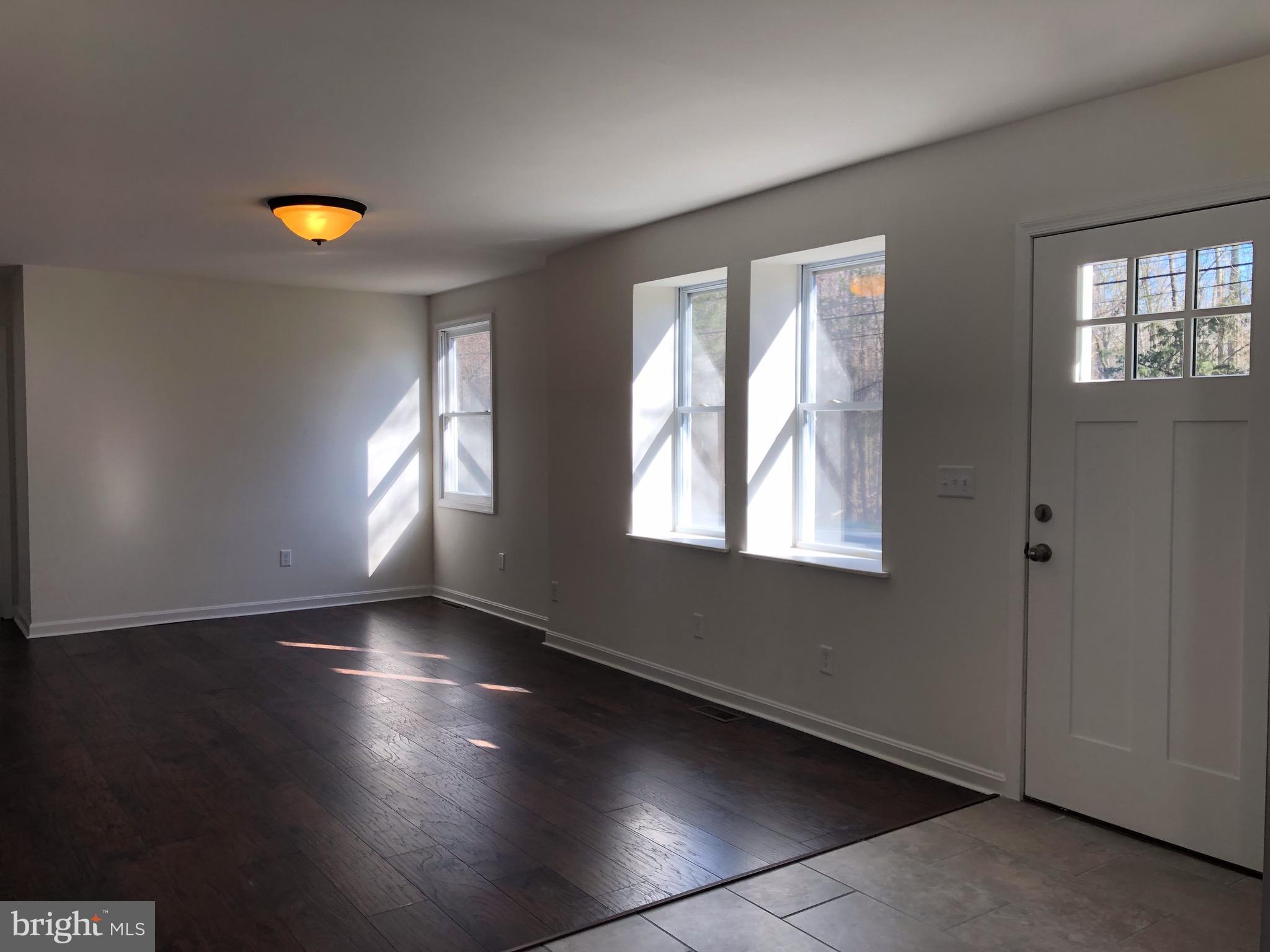 283 Mannington Yorktown Road Pilesgrove, NJ 08098 - Photo 2 of 9