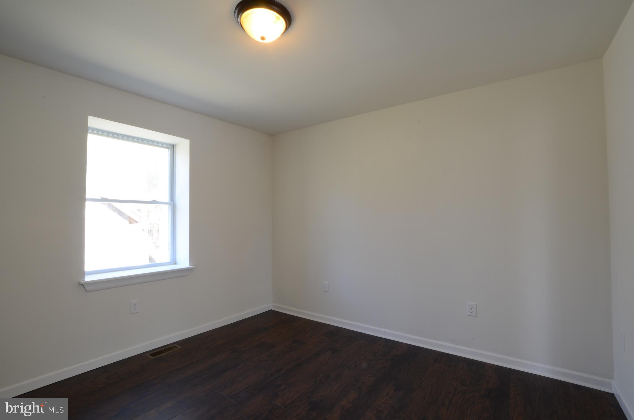283 Mannington Yorktown Road Pilesgrove, NJ 08098 - Photo 7 of 9