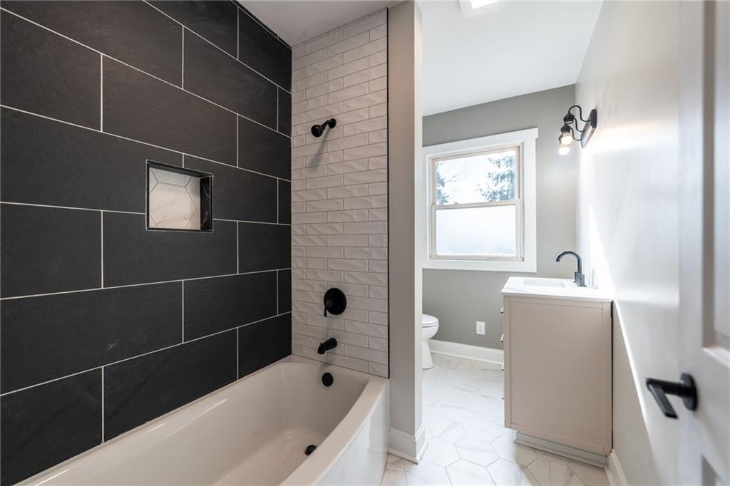 12 Simms Street Pittsburgh, PA 15211 - Photo 19 of 39 Bathroom