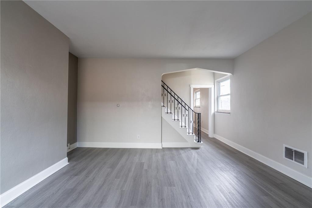 12 Simms Street Pittsburgh, PA 15211 - Photo 3 of 39 Living Room