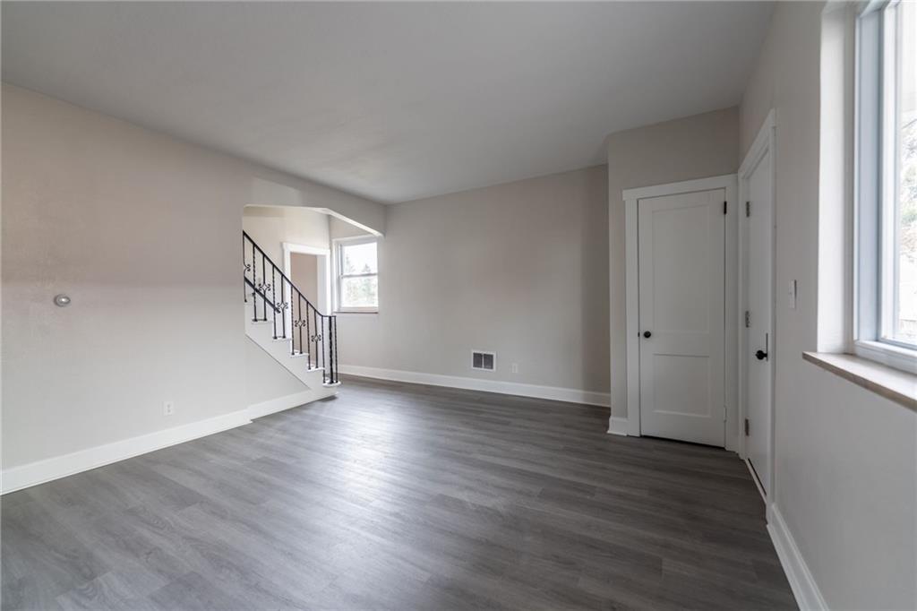 12 Simms Street Pittsburgh, PA 15211 - Photo 5 of 39 Living Room