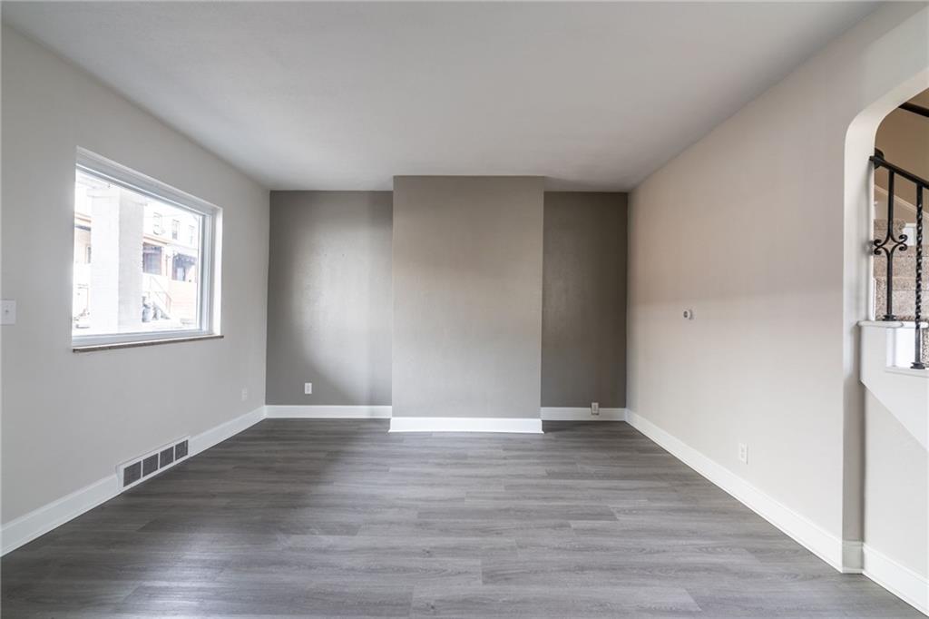 12 Simms Street Pittsburgh, PA 15211 - Photo 8 of 39 Living Room