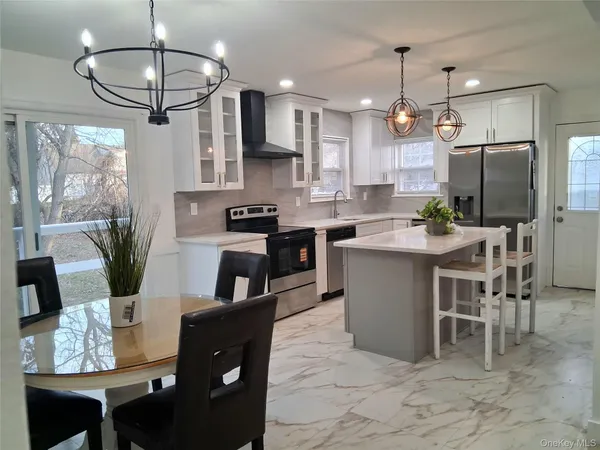 $615,000 | 917 Sipp Avenue, East Patchogue, NY 11772