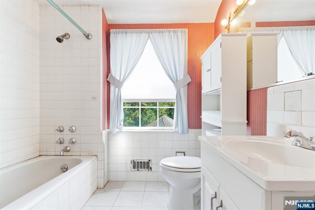 442 7 Oaks Road Orange, NJ 07050 - Photo 13 of 21