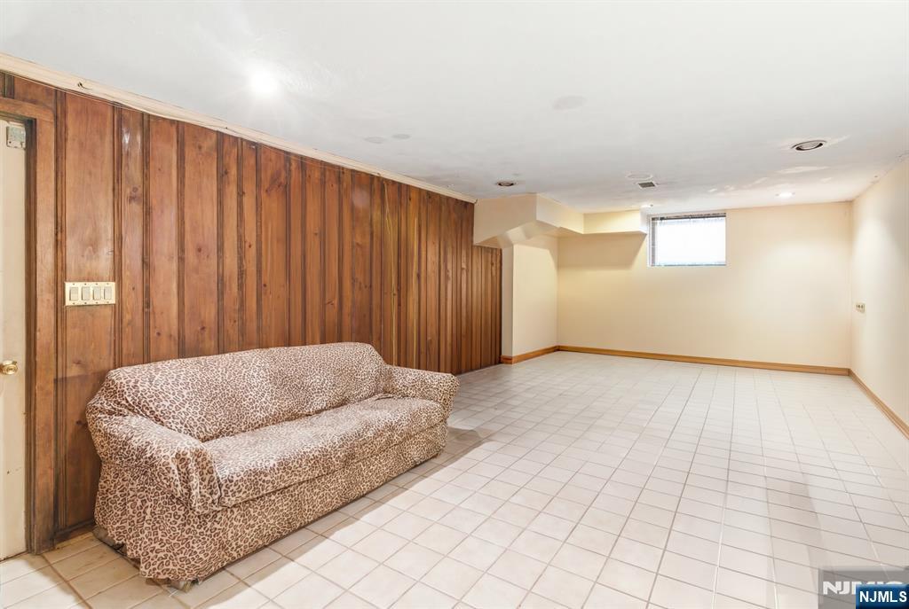 442 7 Oaks Road Orange, NJ 07050 - Photo 17 of 21