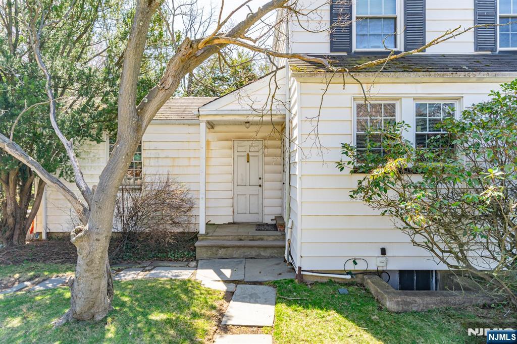 442 7 Oaks Road Orange, NJ 07050 - Photo 2 of 21