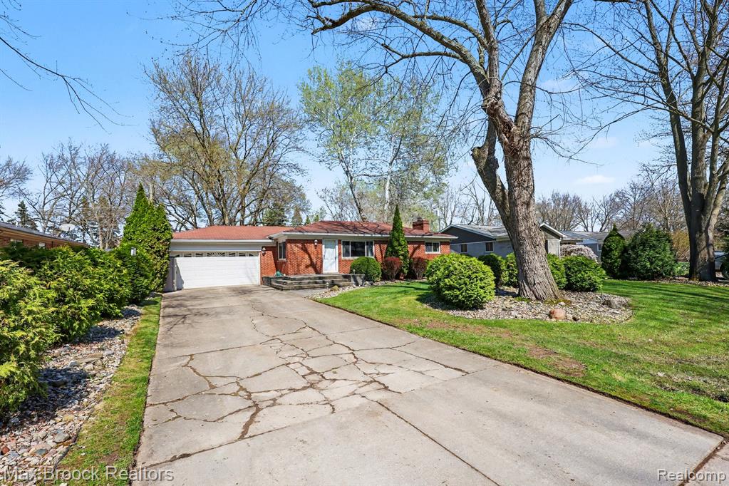 33711 Schneider Road Chesterfield, MI 48047 - Photo 2 of 33 Gallery Image 2