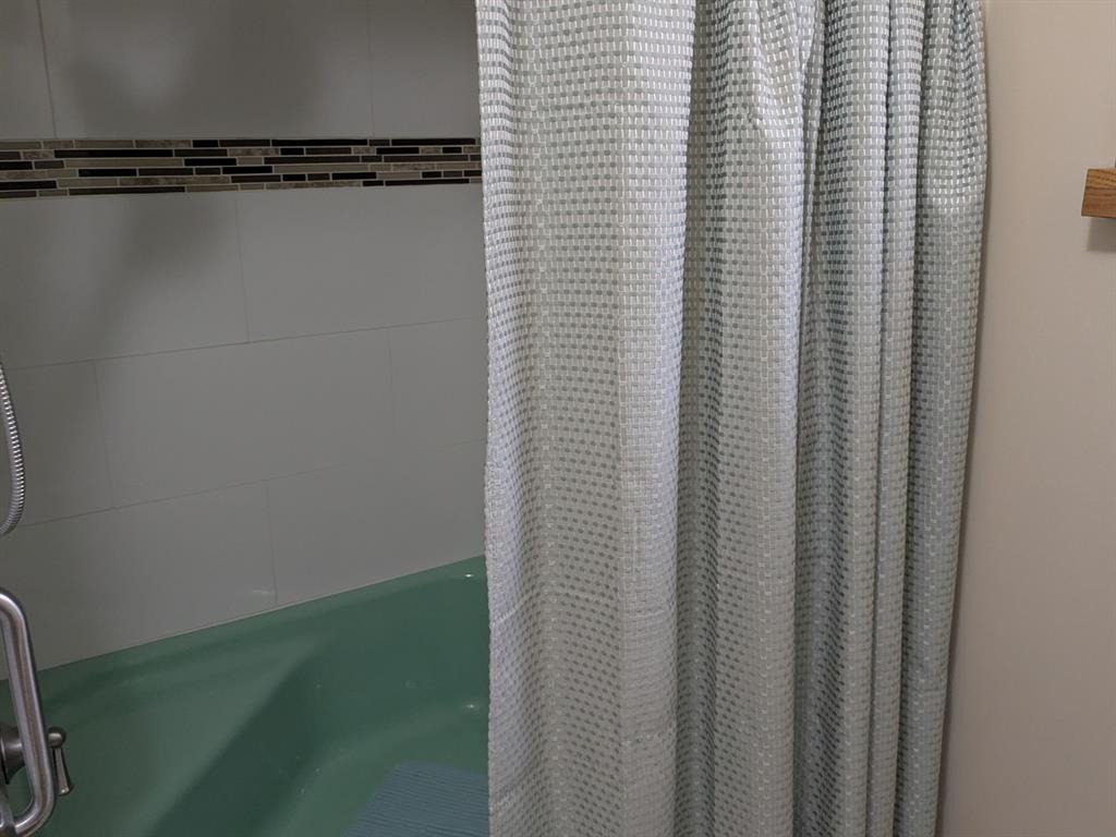 637 Wallace Run Road Beaver Falls, PA 15010 - Photo 17 of 43 Super Clean Tub and Shower