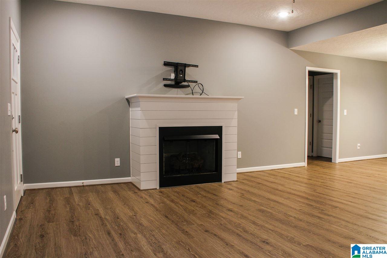 403 Henry Road Southwest Jacksonville, AL 36265 - Photo 3 of 28