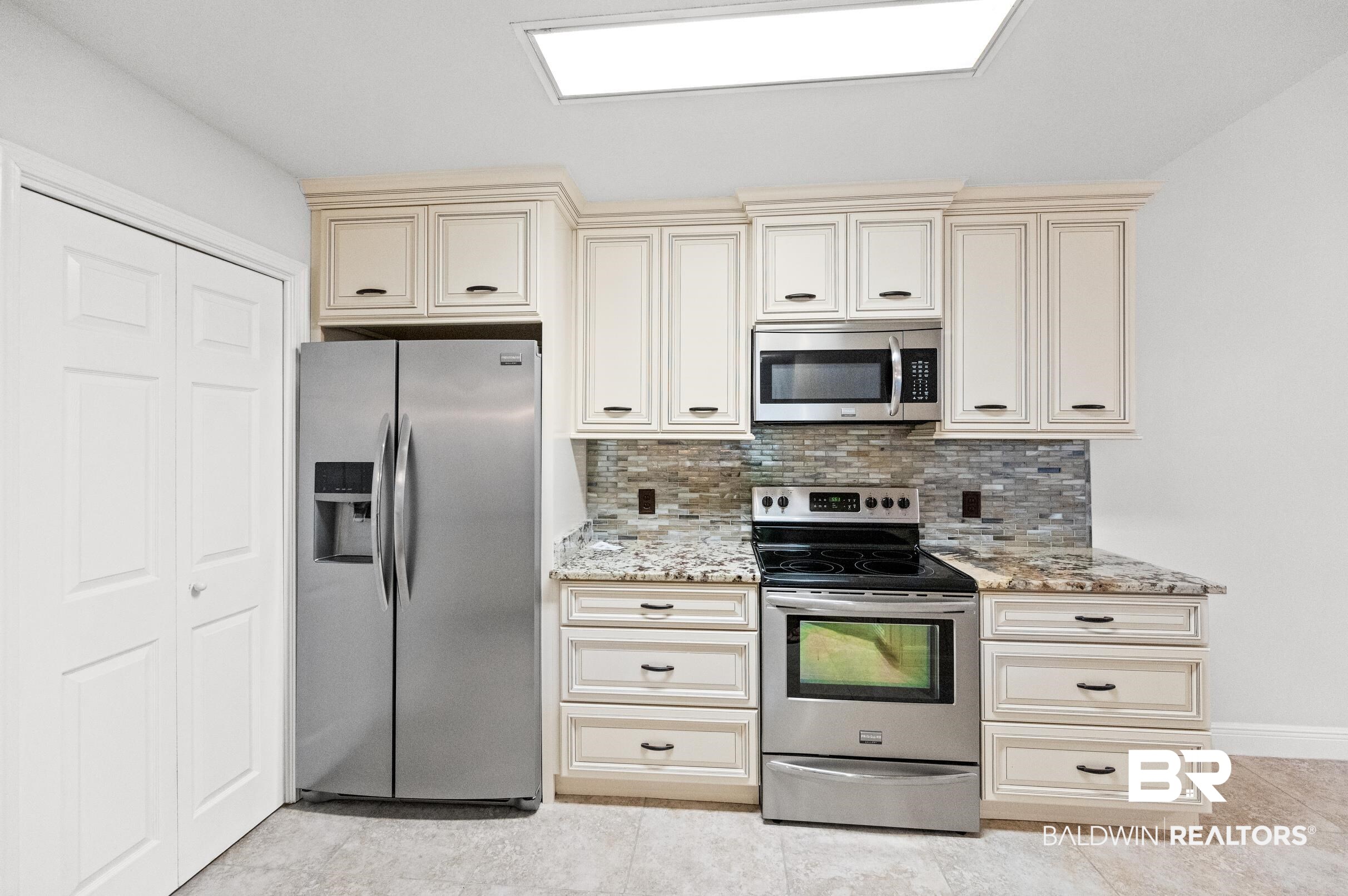 3200 Loop Road, Unit 78 Orange Beach, AL 36561 - Photo 9 of 34 Custom Cabinets