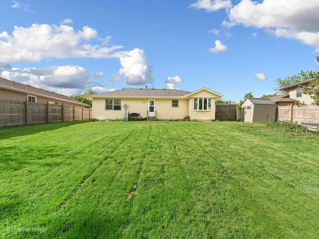 $2,400 | 6908 Great Falls Drive, Plainfield, IL 60586