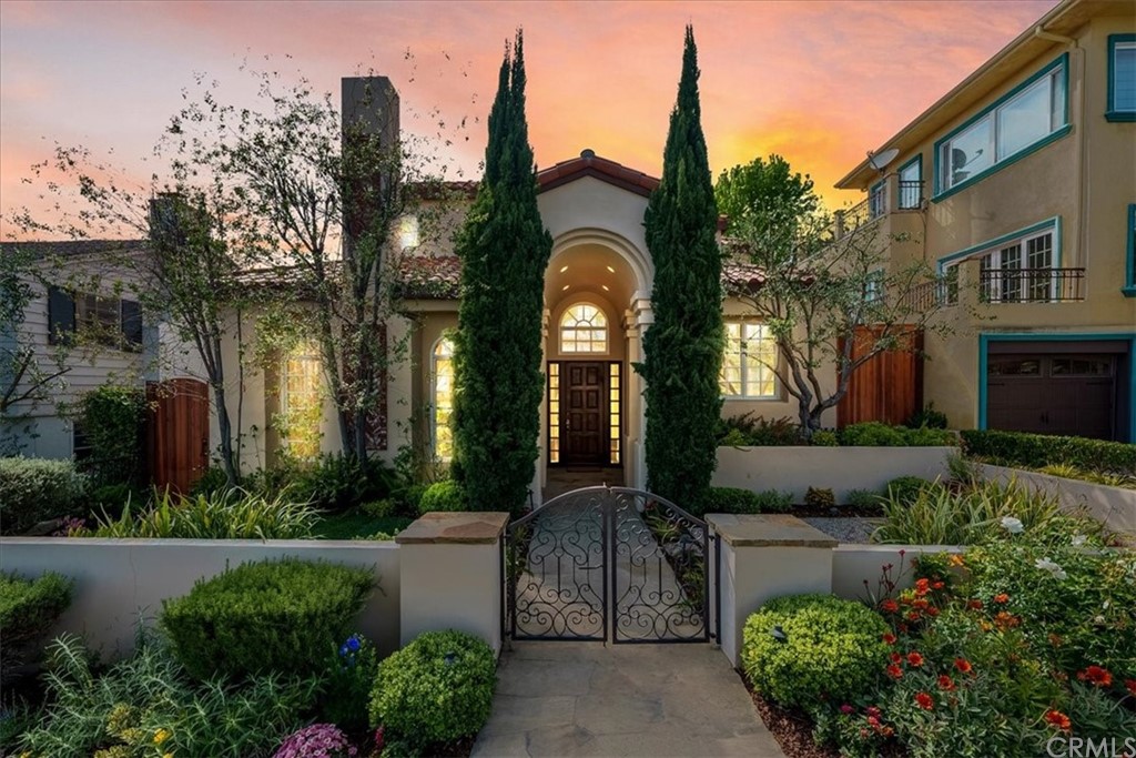 263 Park Avenue Long Beach, CA 90803 - Photo 2 of 67 a front view of a house with garden and flowers