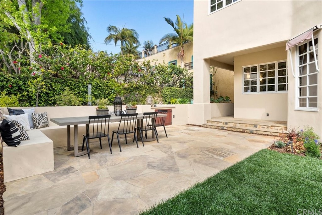 263 Park Avenue Long Beach, CA 90803 - Photo 27 of 67 a view of a patio with a table and chairs and potted plants
