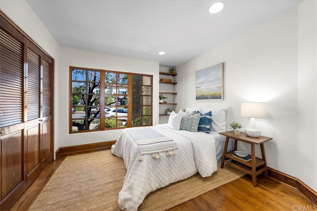263 Park Avenue Long Beach, CA 90803 - Photo 56 of 67 a bedroom with a large bed and a large window