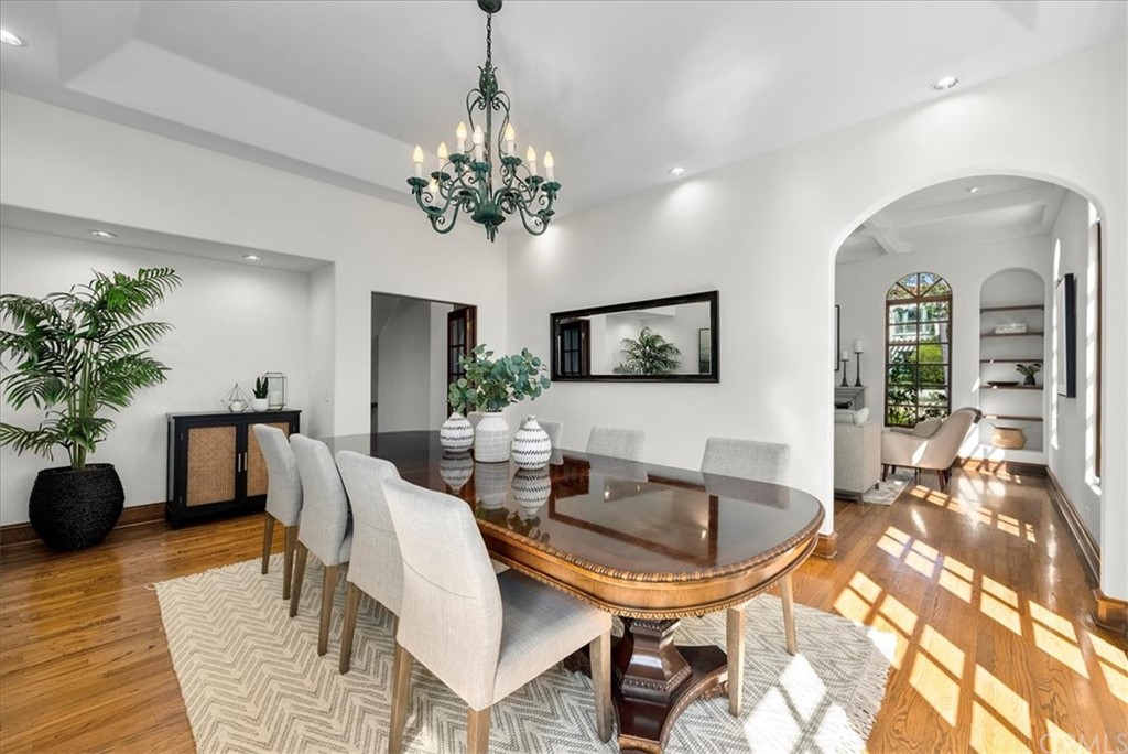 263 Park Avenue Long Beach, CA 90803 - Photo 10 of 67 a dining room with furniture and chandelier