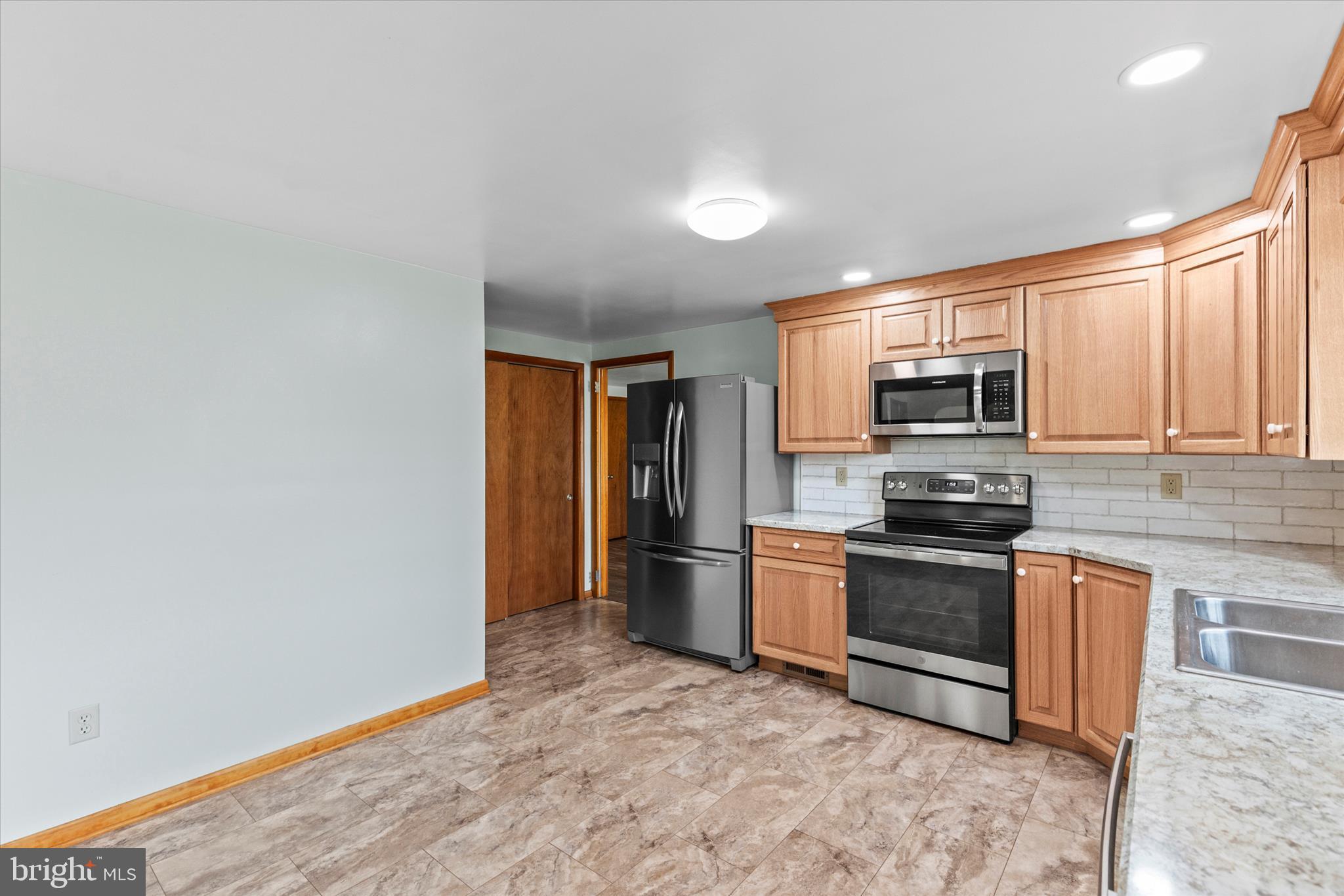 6424 Old Hanover Road Spring Grove, PA 17362 - Photo 15 of 58 Gallery Image 15