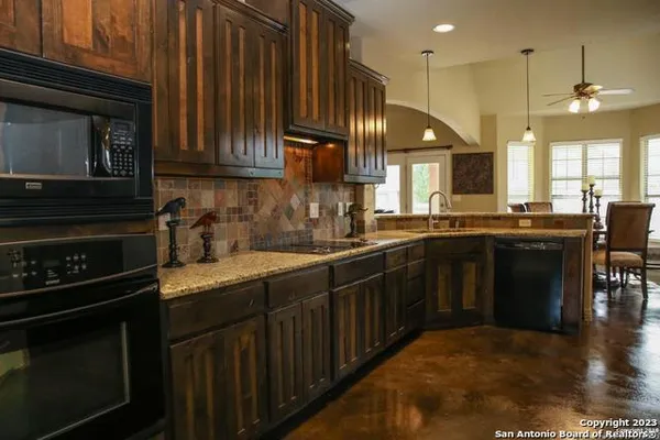 $3,400 | 217 Lone Tree, Boerne, TX 78006