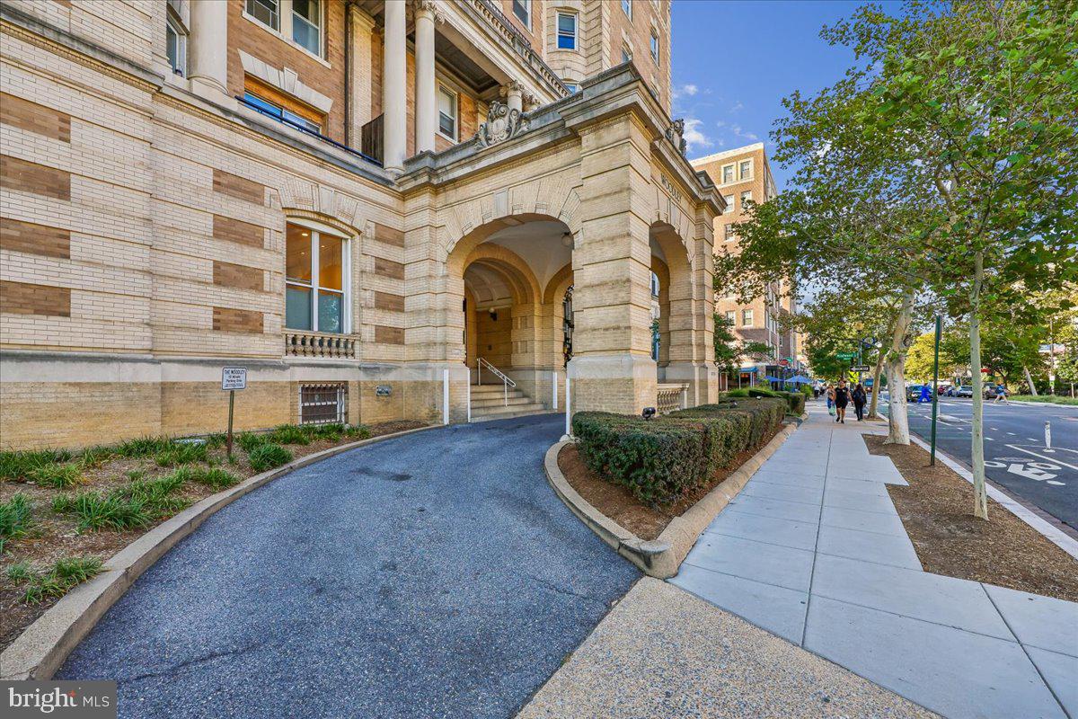 1851 Columbia Road Northwest, Unit 401 Washington, DC 20009 - Photo 2 of 32 Gallery Image 2