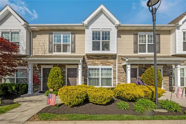 $519,000 | 5 Hunter Drive, Central Islip, NY 11722