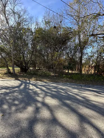 a view of road with yard