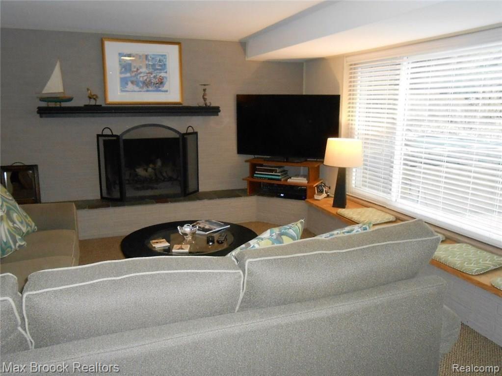2775 Acorn Road Bloomfield Hills, MI 48302 - Photo 31 of 49 Family Room