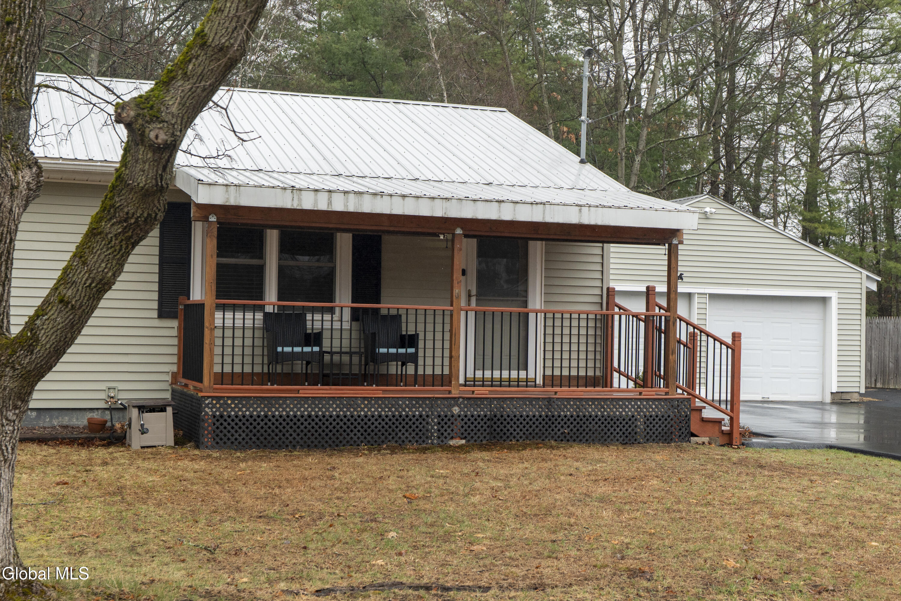 18 Pinewood Road Queensbury, NY 12804 - Photo 3 of 22 18 Pinewood-3