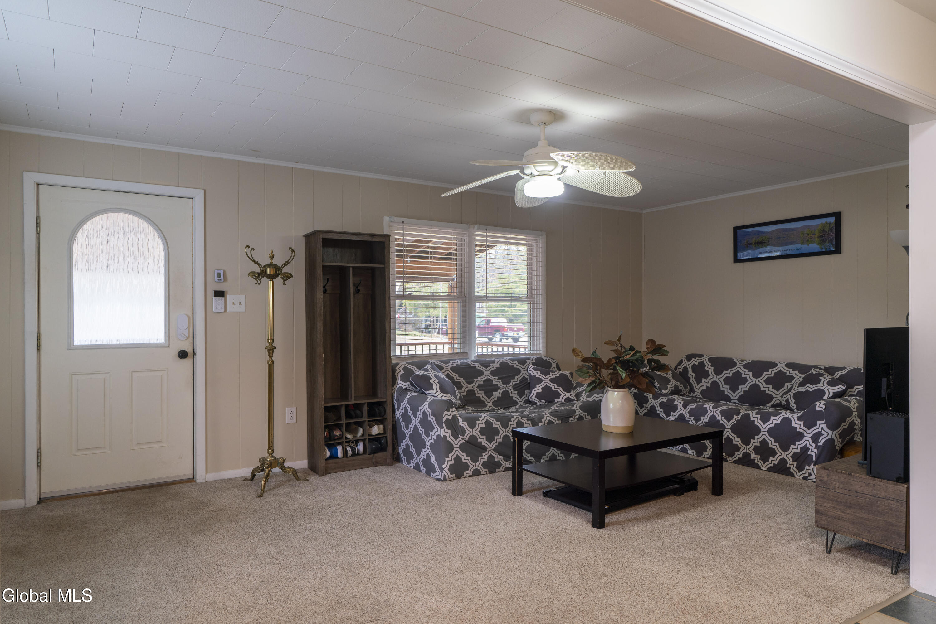 18 Pinewood Road Queensbury, NY 12804 - Photo 5 of 22 18 Pinewood-5