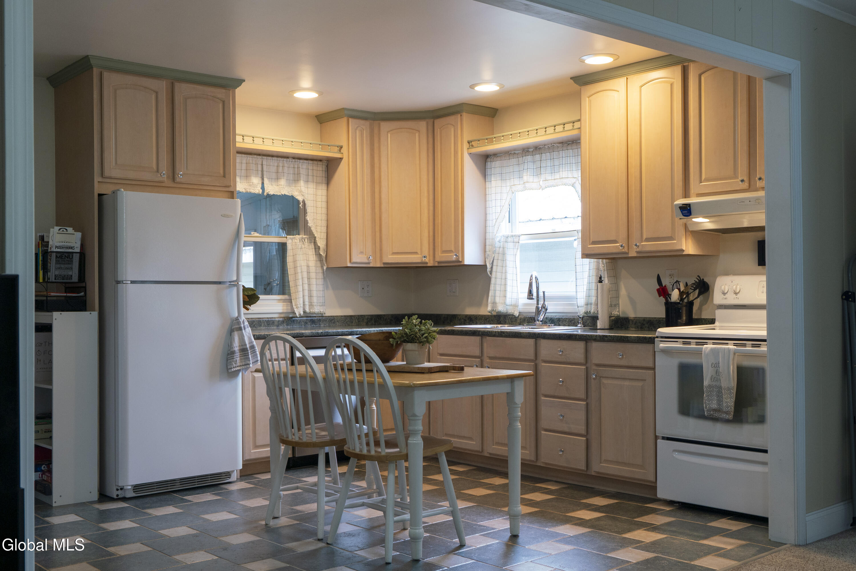 18 Pinewood Road Queensbury, NY 12804 - Photo 7 of 22 18 Pinewood-7