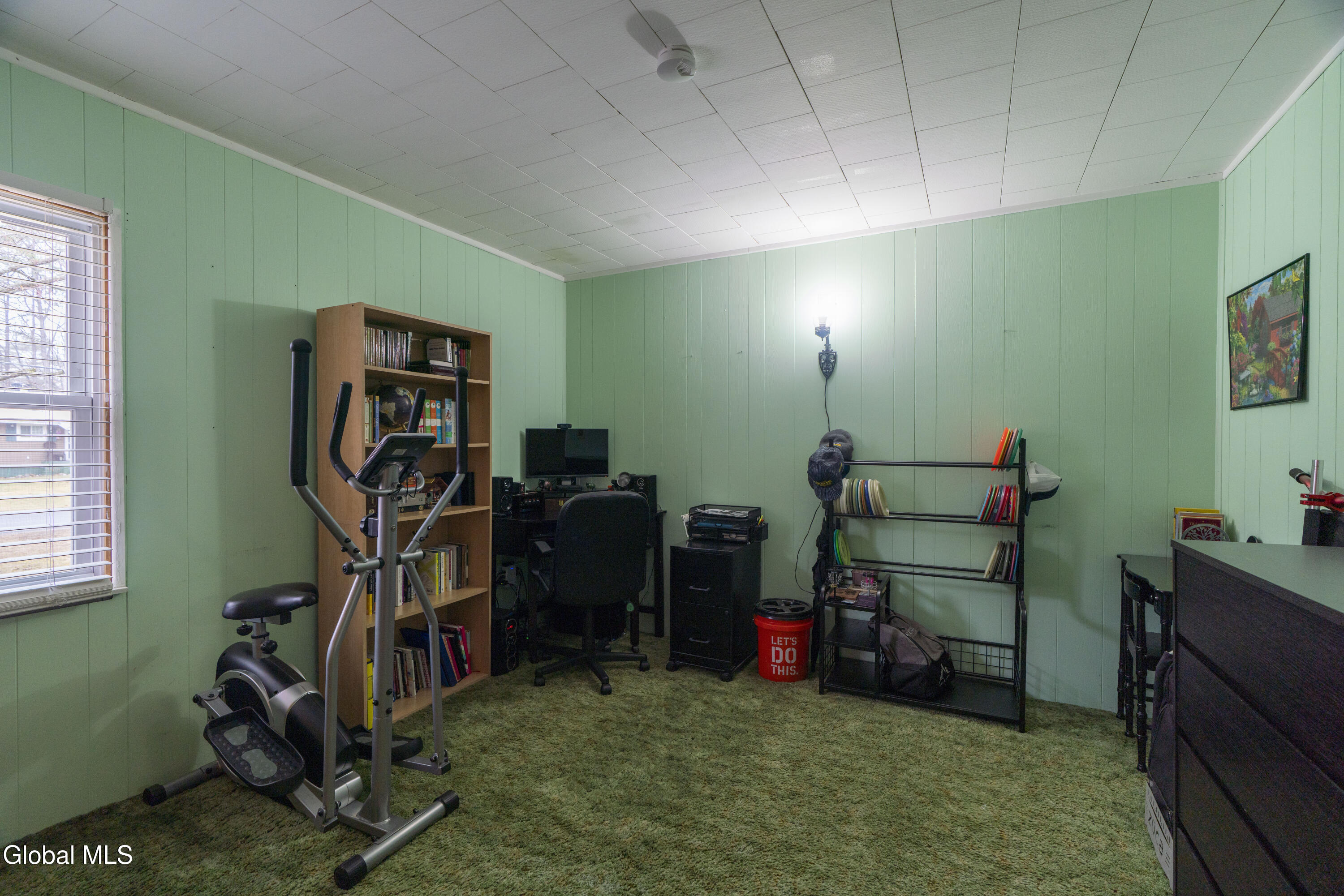 18 Pinewood Road Queensbury, NY 12804 - Photo 9 of 22 18 Pinewood-9