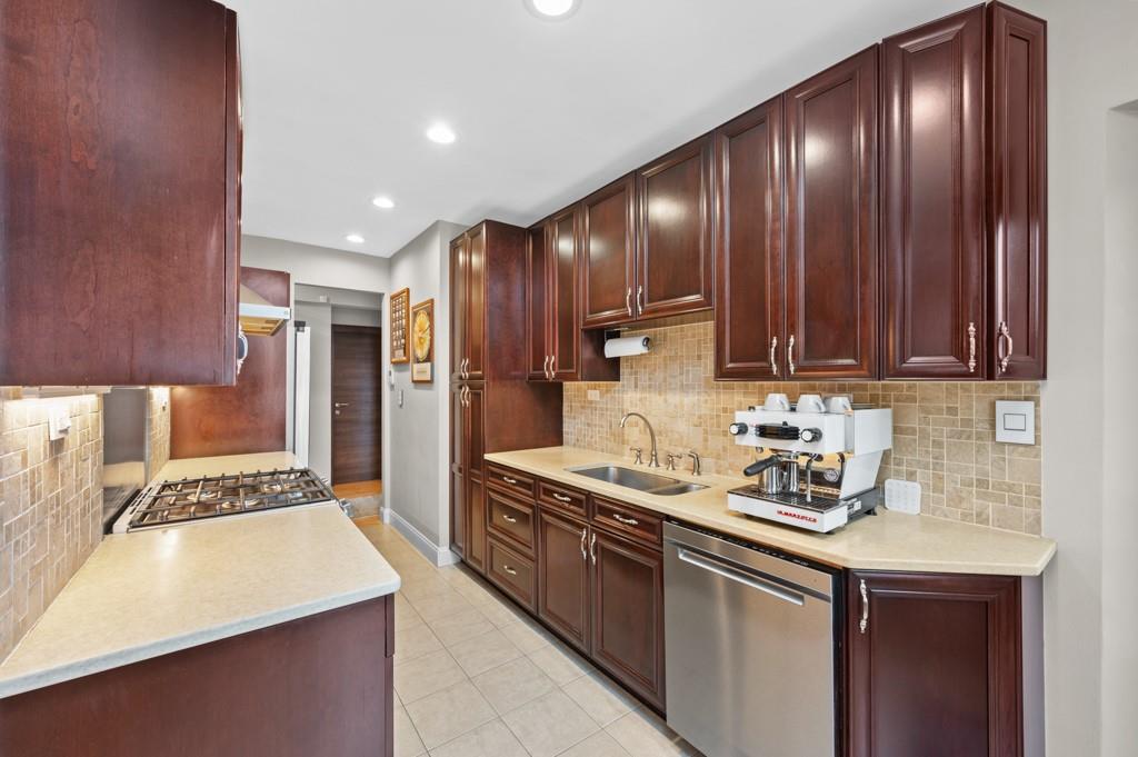 9425 Shore Road, Unit 2F Brooklyn, NY 11209 - Photo 8 of 22 Gallery Image 8