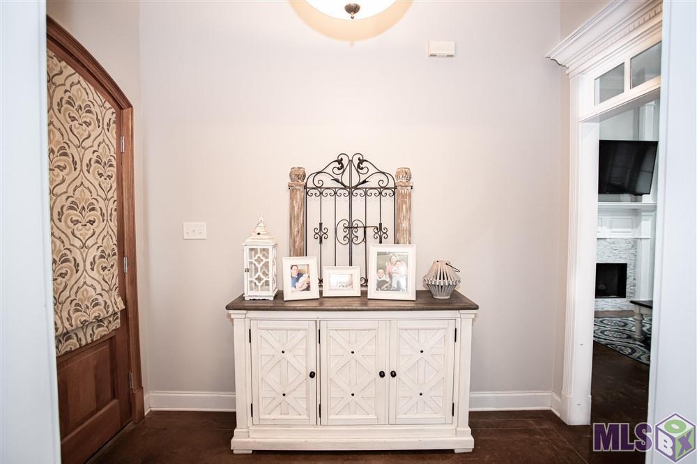 16233 Jay Road Prairieville, LA 70769 - Photo 19 of 19 Foyer