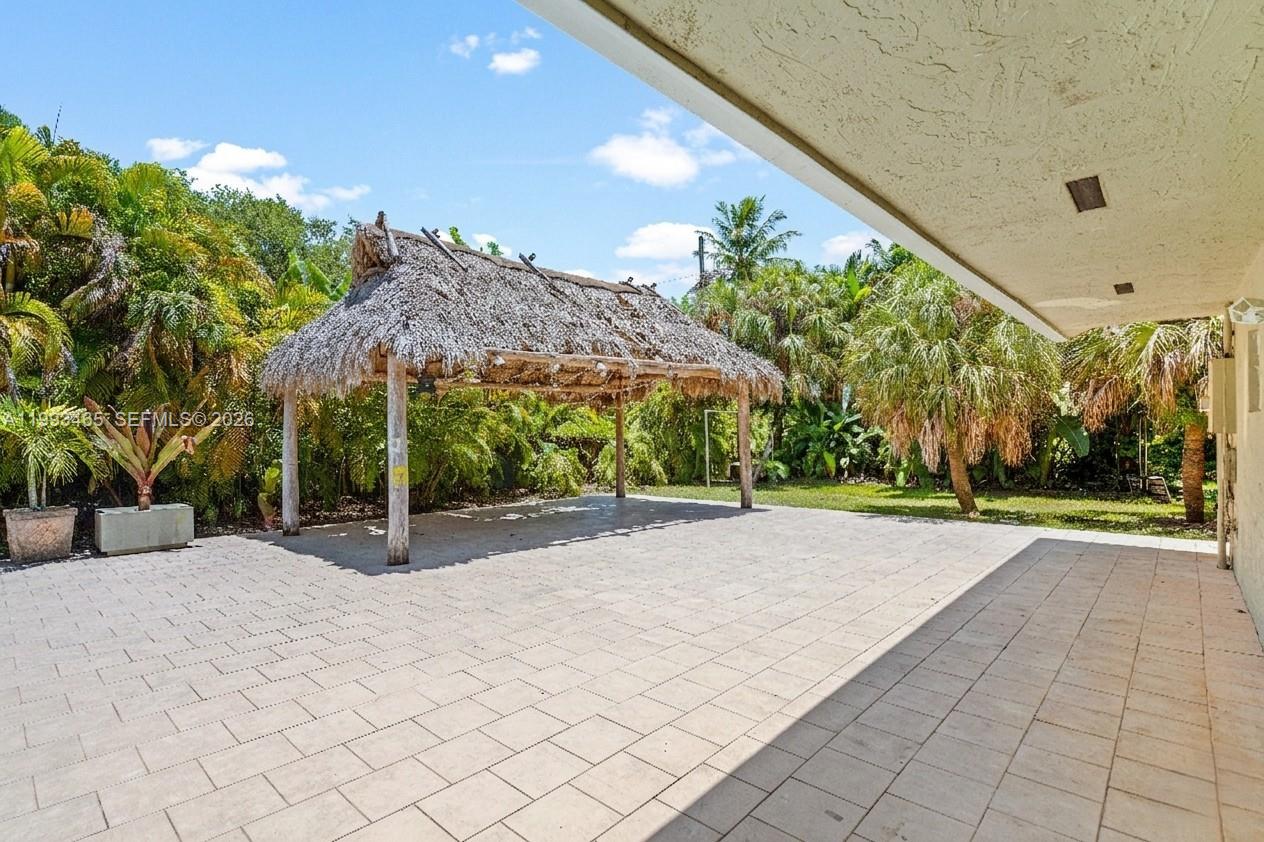 7997 Southwest 76th Avenue Miami, FL 33143 - Photo 9 of 42