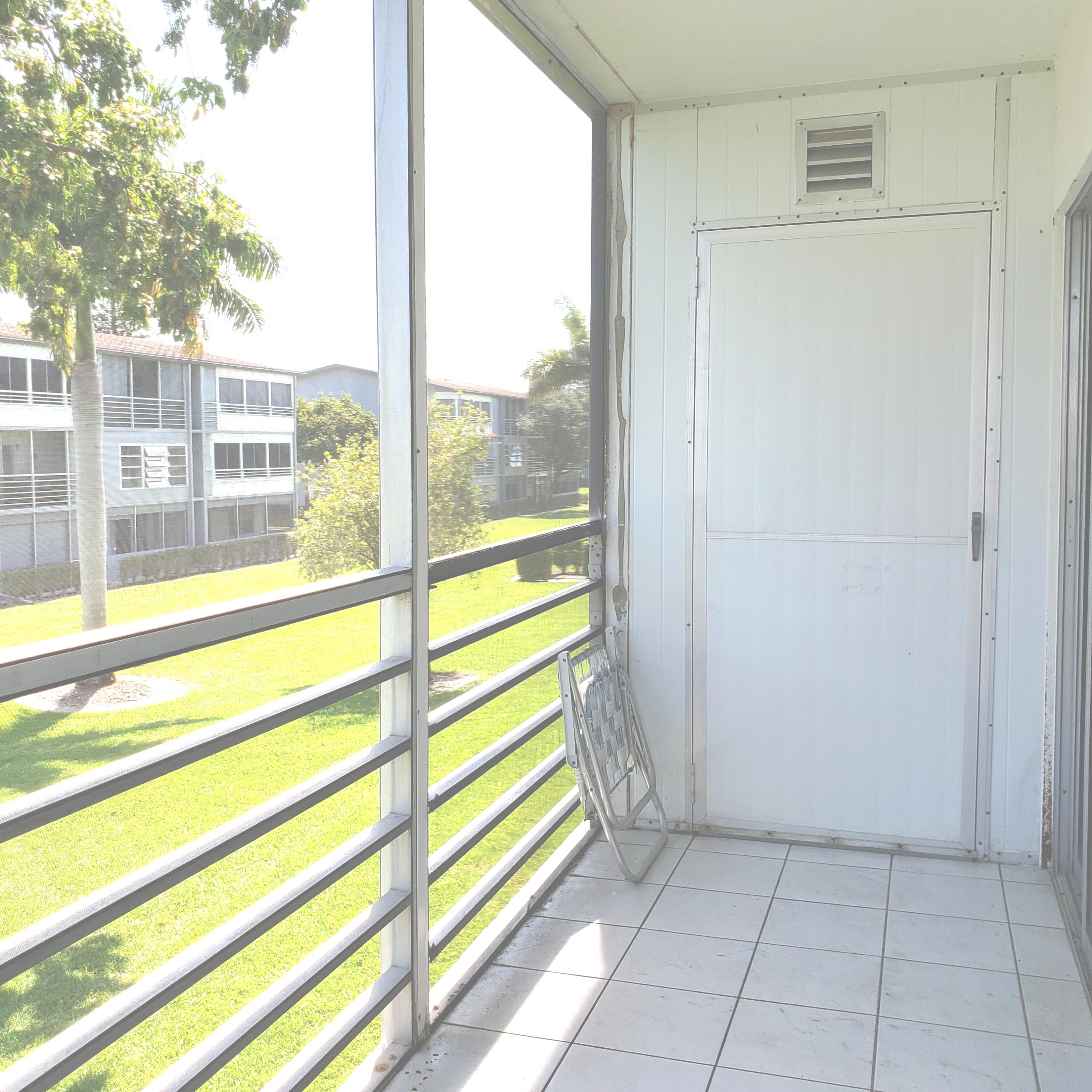 183 Suffolk F Boca Raton, FL 33434 - Photo 16 of 32 patio view