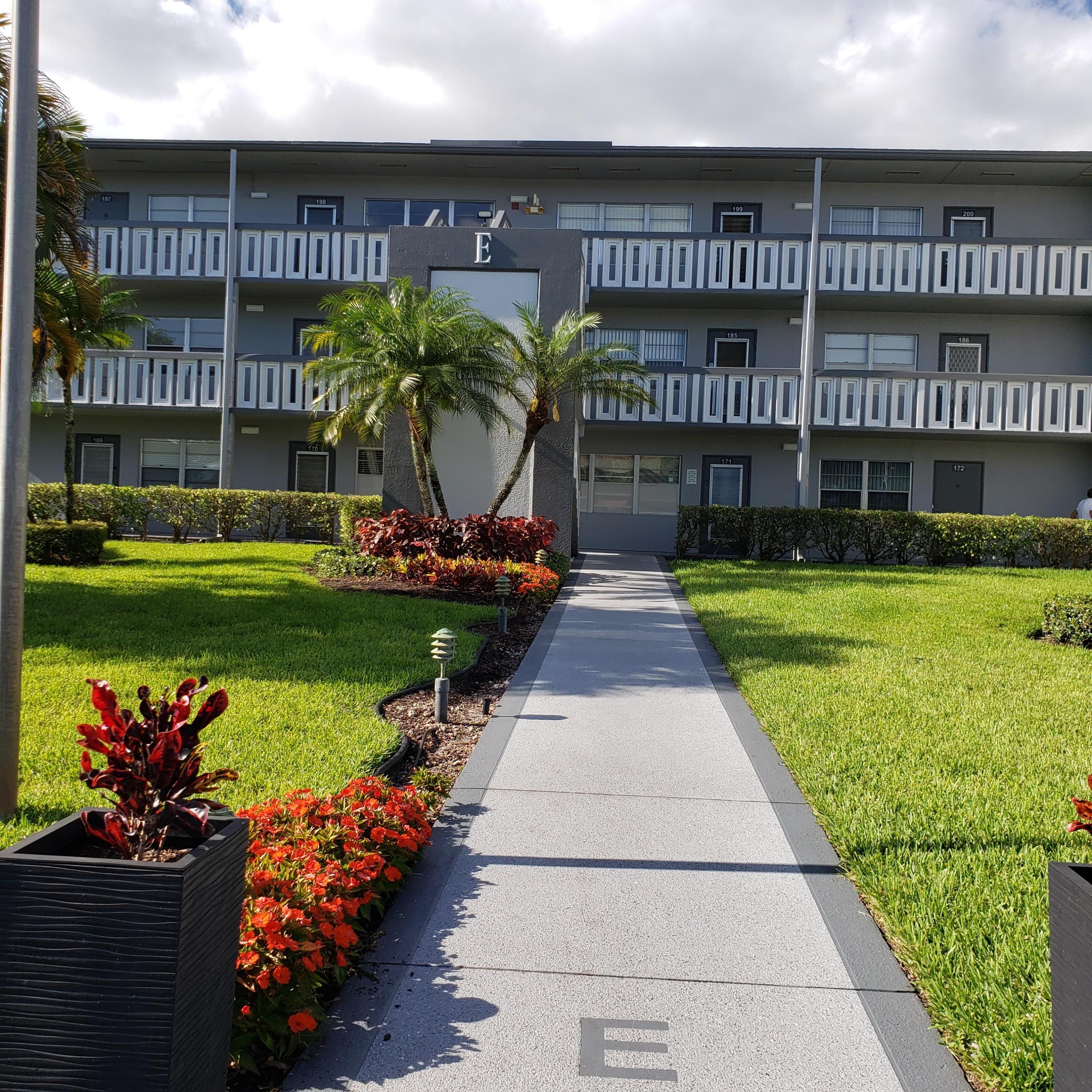 183 Suffolk F Boca Raton, FL 33434 - Photo 17 of 32 entrance