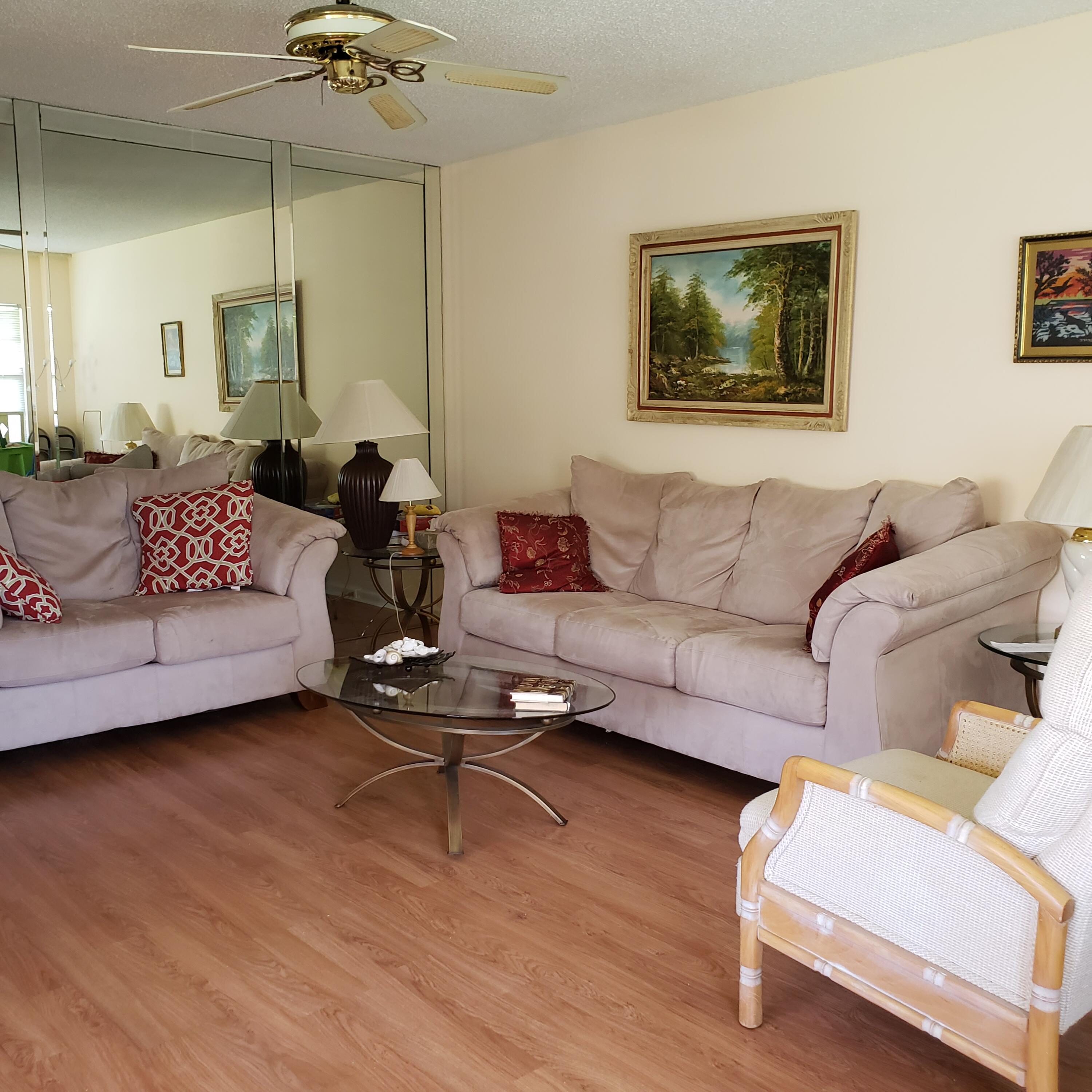 183 Suffolk F Boca Raton, FL 33434 - Photo 2 of 32 living room