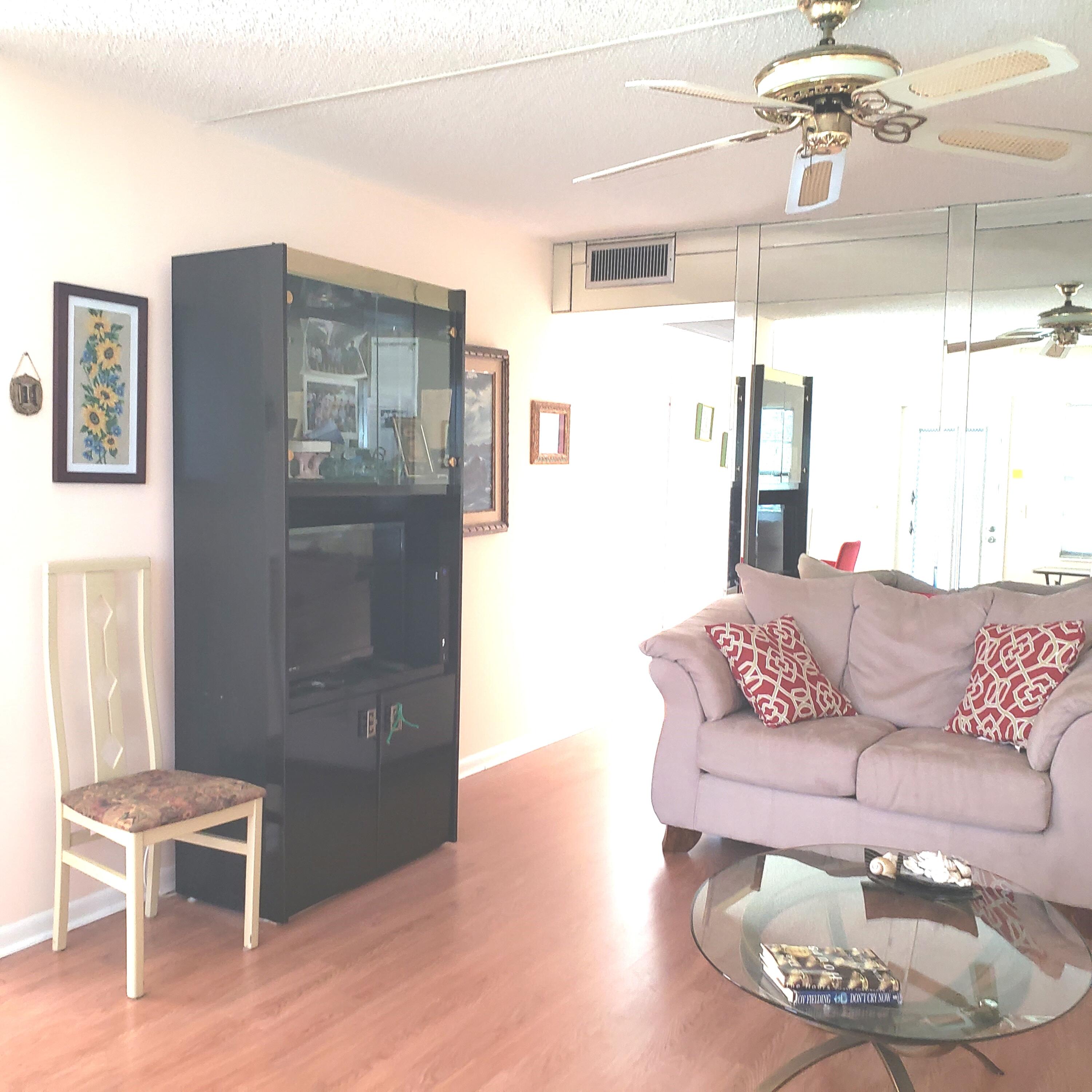 183 Suffolk F Boca Raton, FL 33434 - Photo 3 of 32 living room