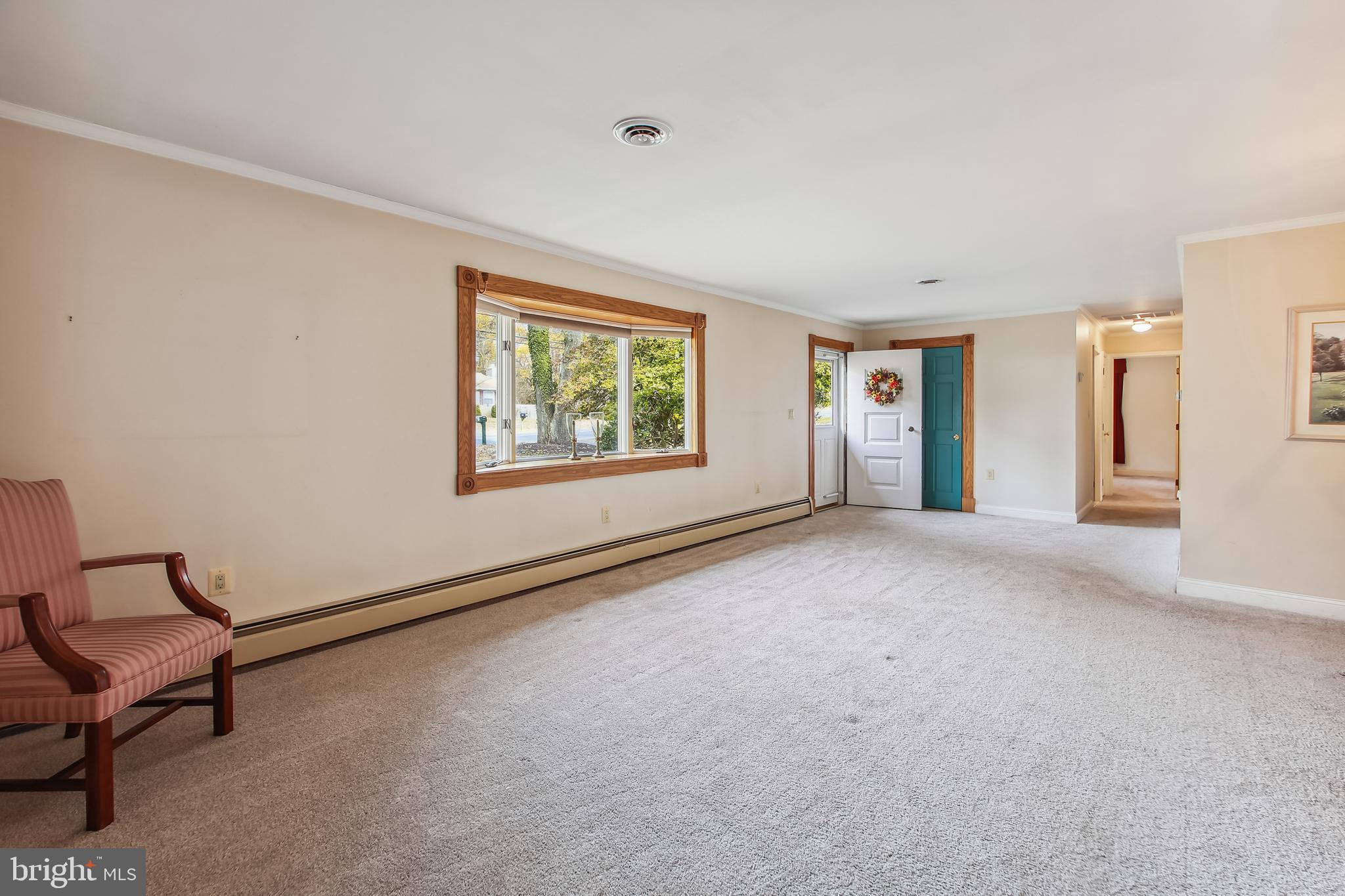1519 Long Point Road Pasadena, MD 21122 - Photo 17 of 42 Living room
