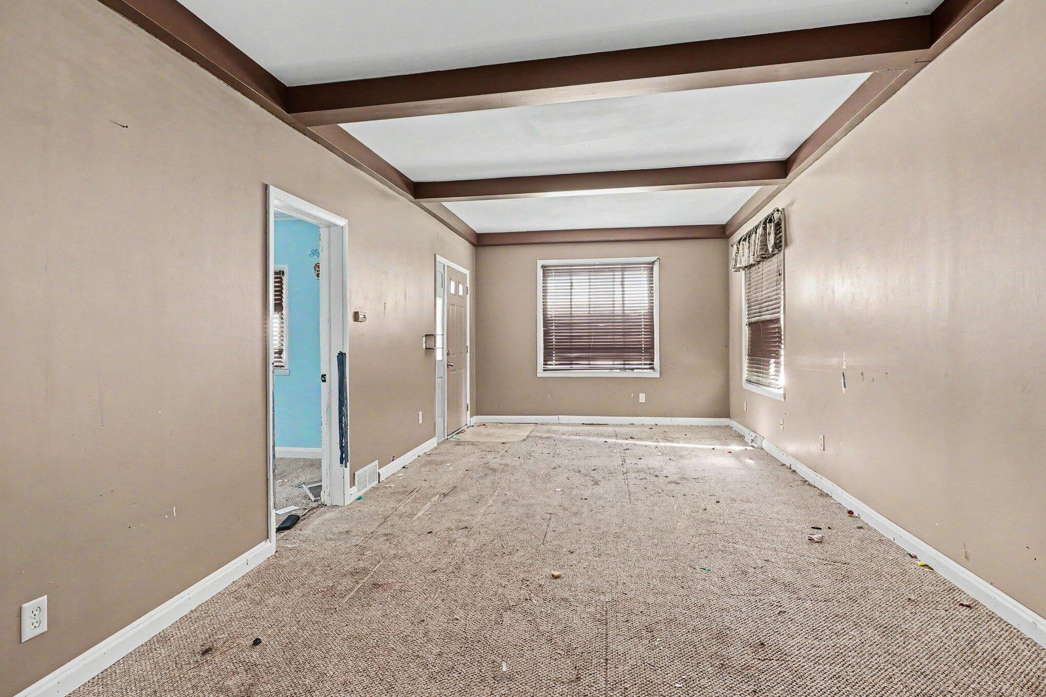 5058 Hess Road Saginaw, MI 48601 - Photo 4 of 16 004_file_4051