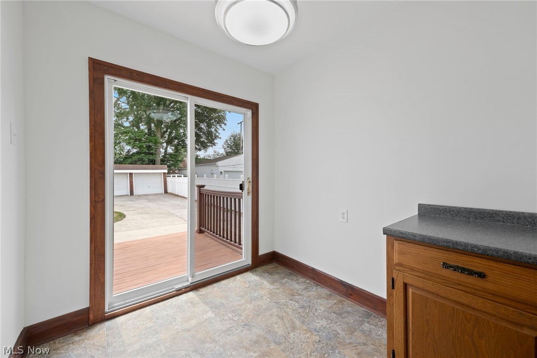 7415 Ridgefield Road Cleveland, OH 44129 - Photo 16 of 43