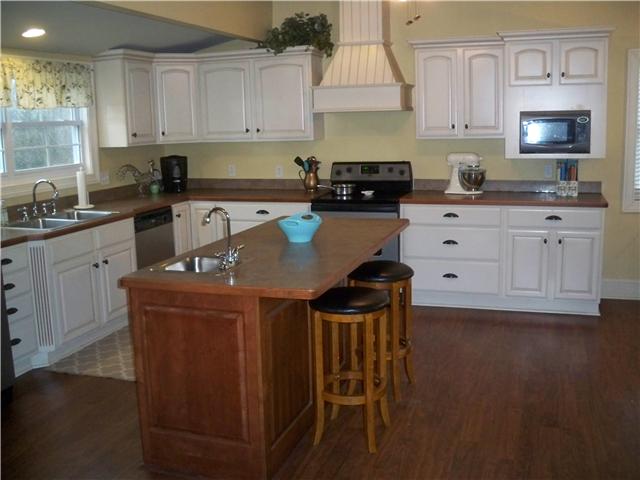 6364 Hopewell Road Springfield, TN 37172 - Photo 9 of 20 Huge kitchen with island recently renovated