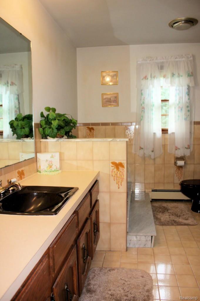 375 Holmes Road Allenton, MI 48002 - Photo 27 of 35 Bathroom.jpg