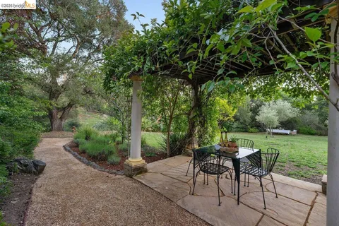 $2,290,000 | 12131 Skyline Boulevard, Oakland, CA 94619