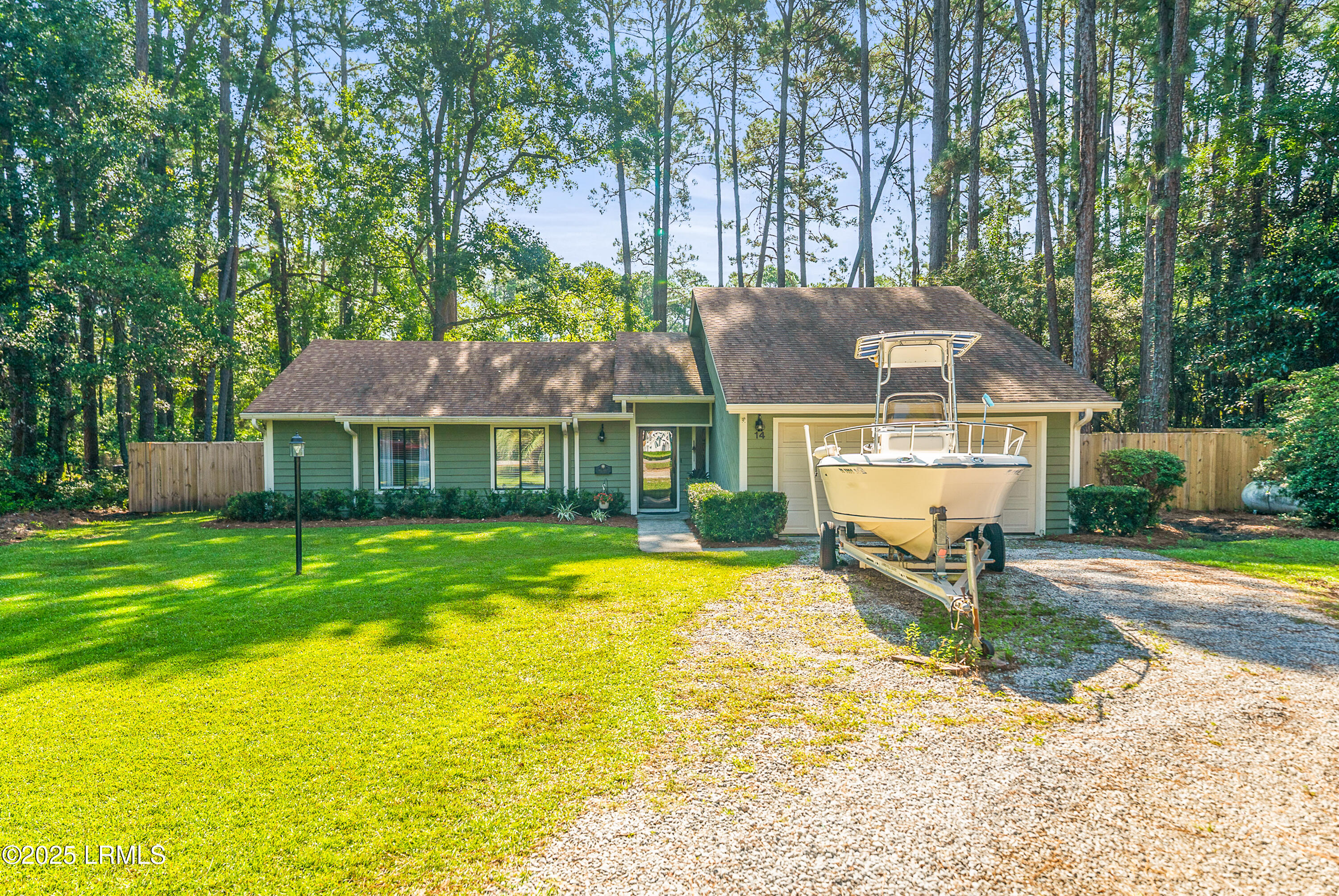 14 Wade Hampton Drive Beaufort, SC 29907 - Photo 3 of 42 Front of Home