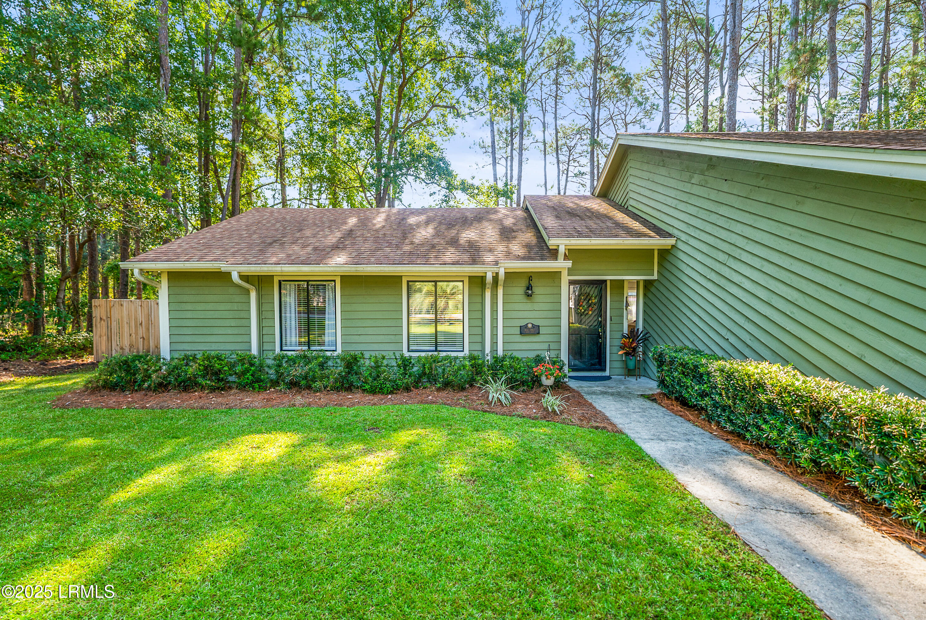 14 Wade Hampton Drive Beaufort, SC 29907 - Photo 4 of 42 Front of Home