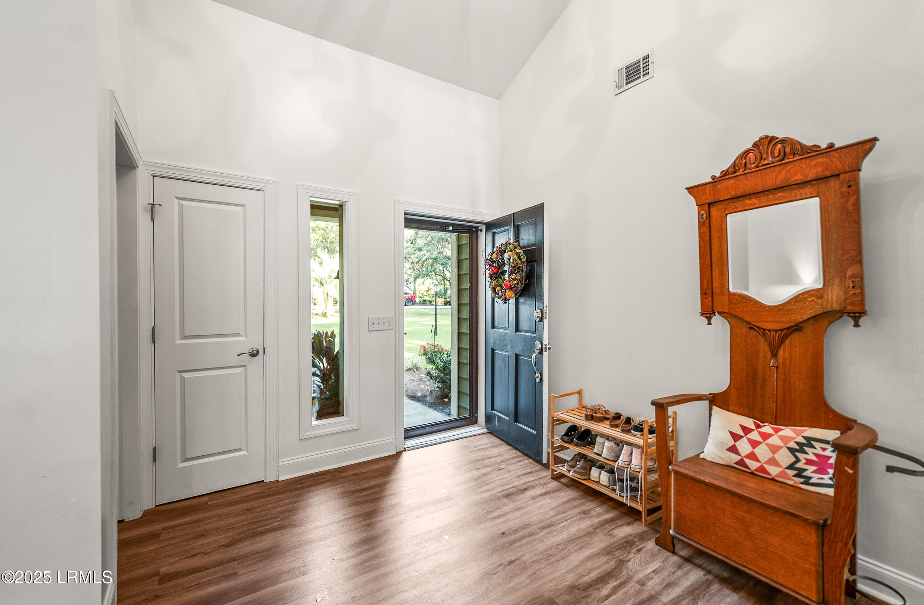 14 Wade Hampton Drive Beaufort, SC 29907 - Photo 5 of 42 Foyer