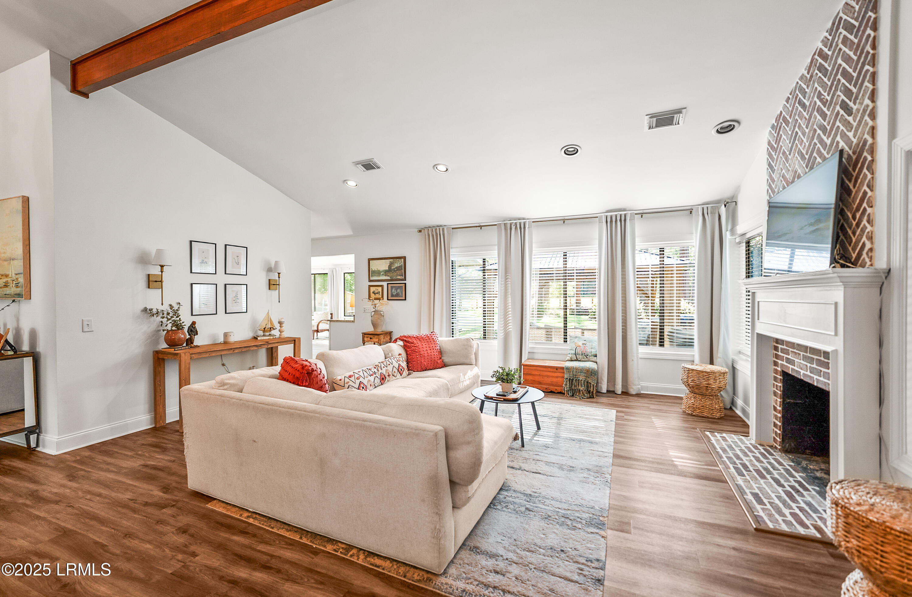 14 Wade Hampton Drive Beaufort, SC 29907 - Photo 9 of 42 Living